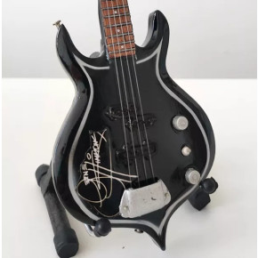 PPT-MK076 Gene Simmons Kiss Cort Punisher 2 Signed PPT-MK076 Gene Simmons Kiss Cort Punisher 2 Signed